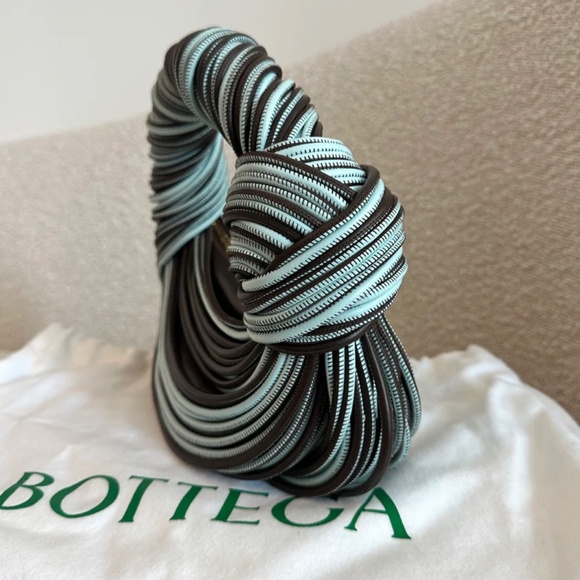 Authentic Bottega Veneta Mini Jodie Bag - Picture 2 of 8